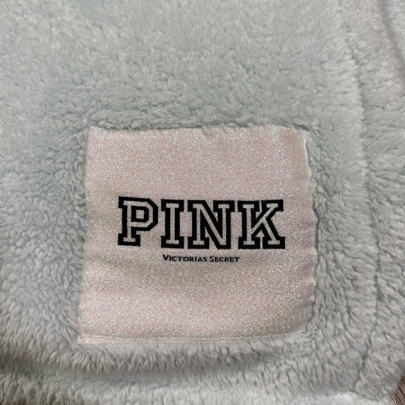 Victorias Secret PINK fleece blanket/throw - light baby blue - Picture 3 of 4